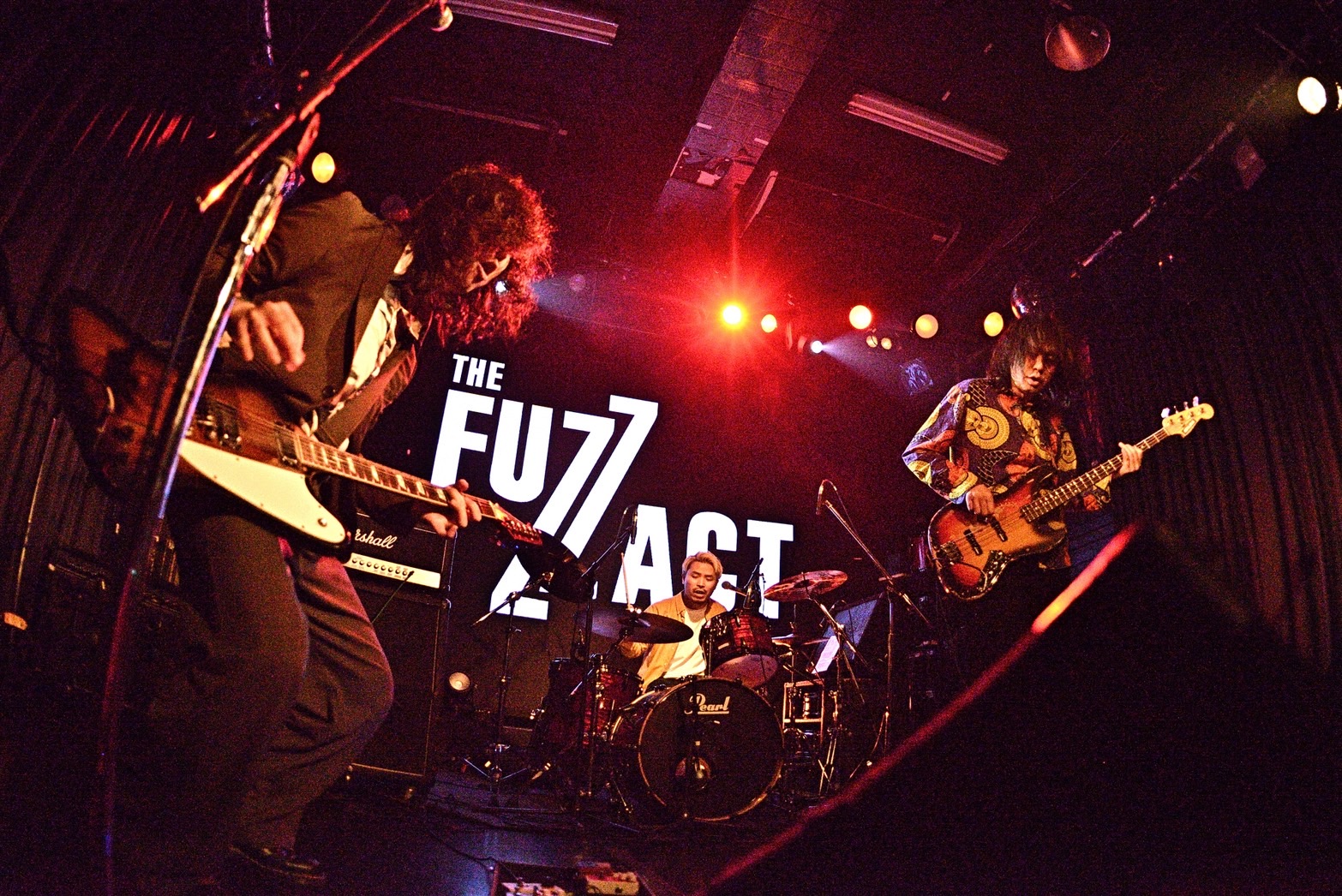 【THE FUZZ ACT】渾身の新作フルアルバム『銃撃戦の午後』リリース記念インストアイベント開催!